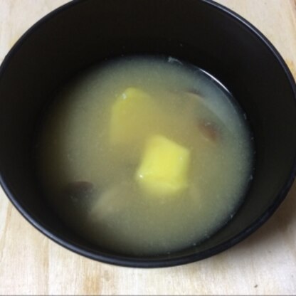 今日は少しひんやりと冷たい雨なので朝食に♪さつま芋の甘味で美味しいお味噌汁のなりました♪ご馳走様(^^)v